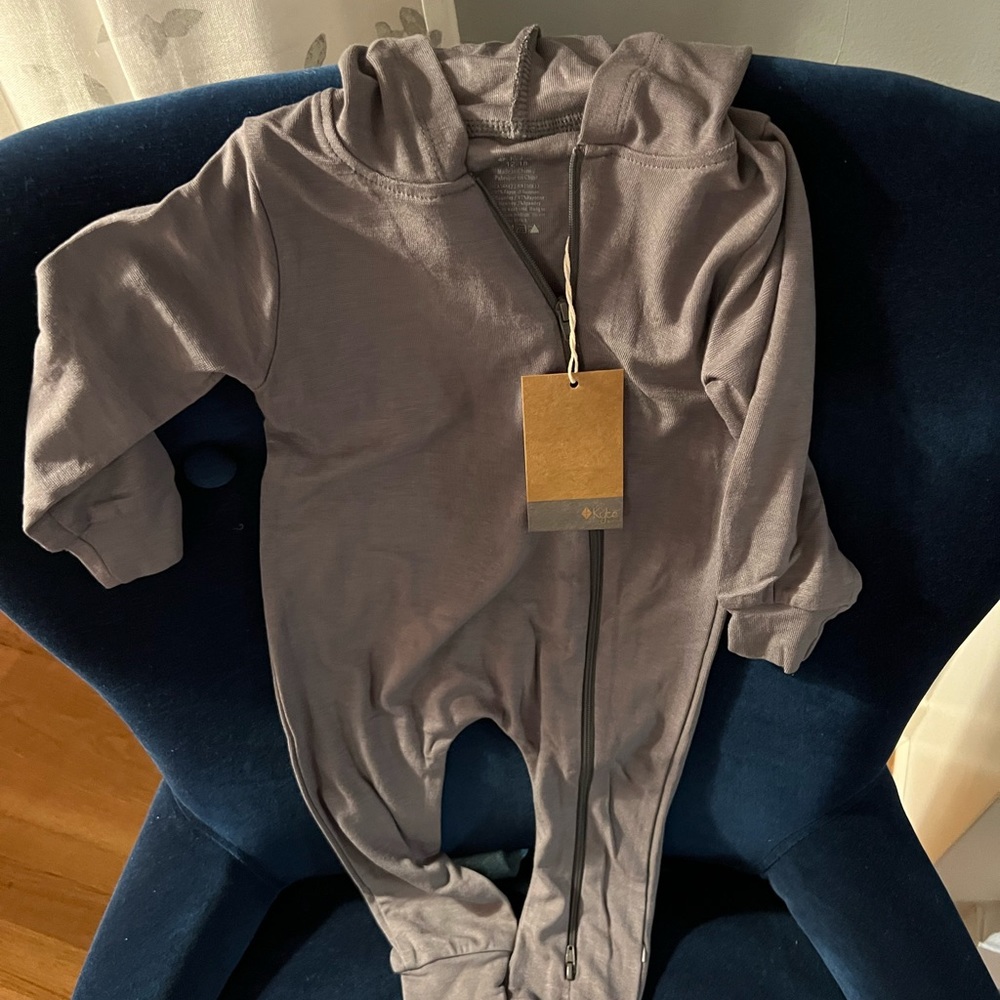 Kyte Baby hooded Romper in Charcoal